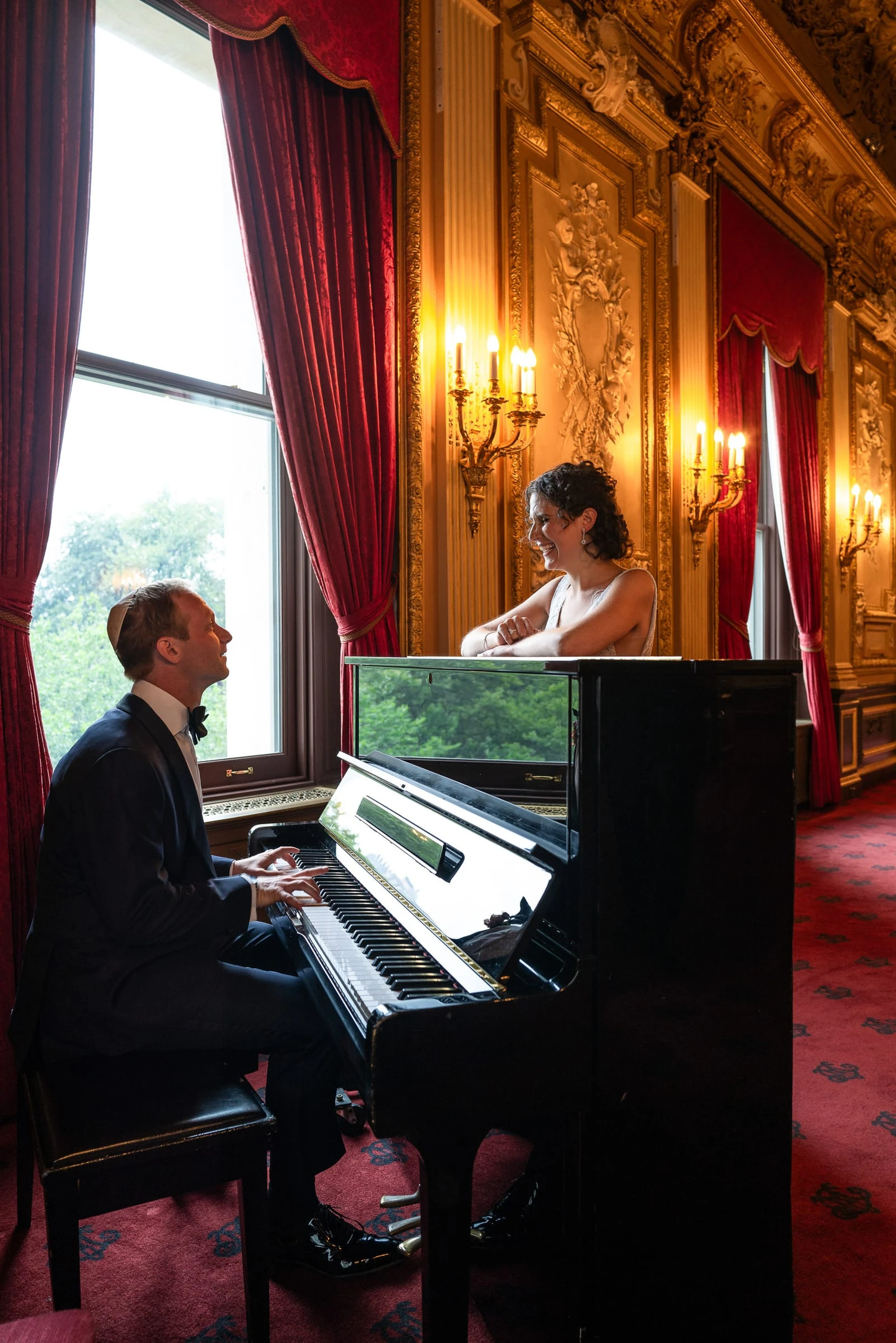 A pianist and singer at the grand piano by the window before the ceremony — Metropolitan Club, New York